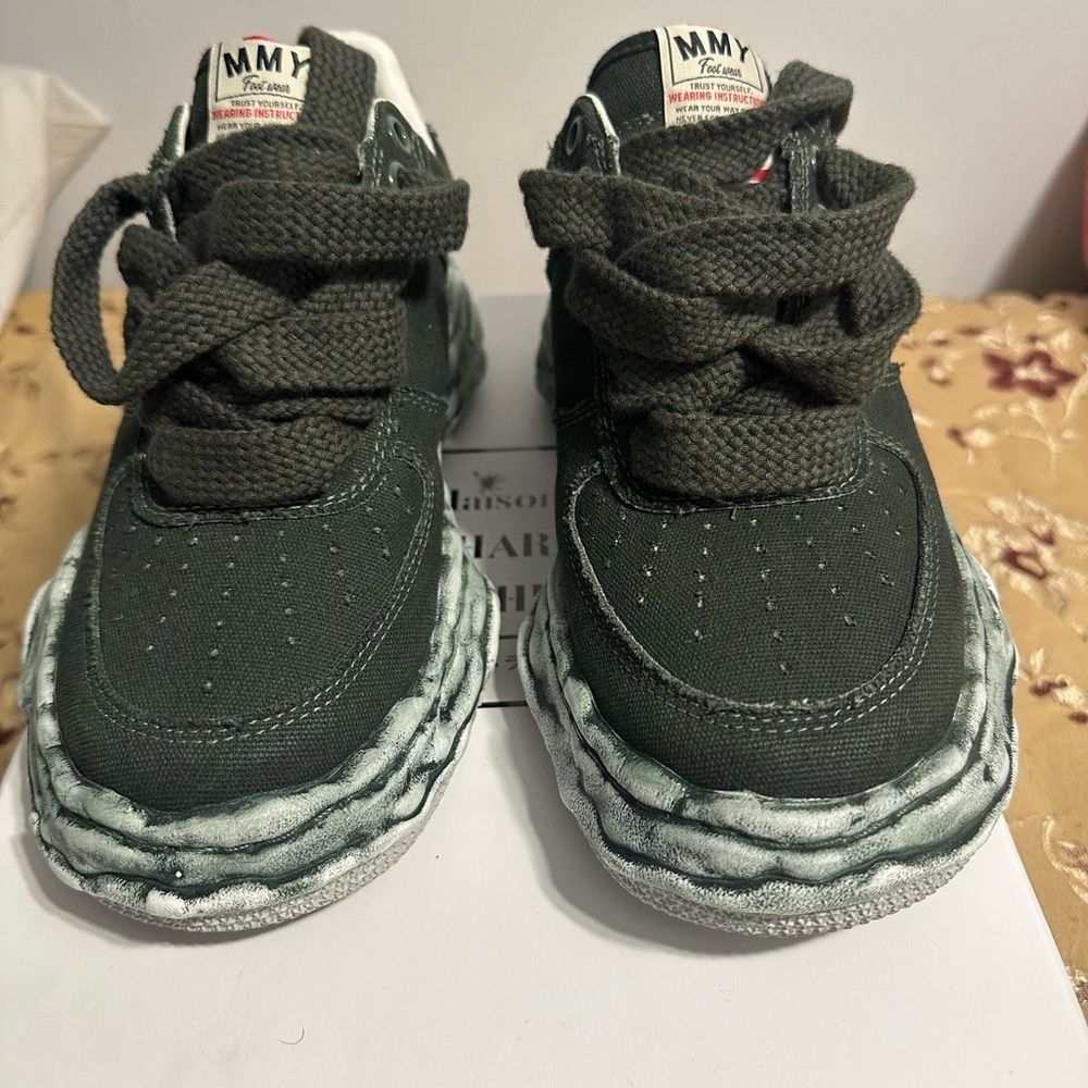 Wayne Distressed low-top sneaker